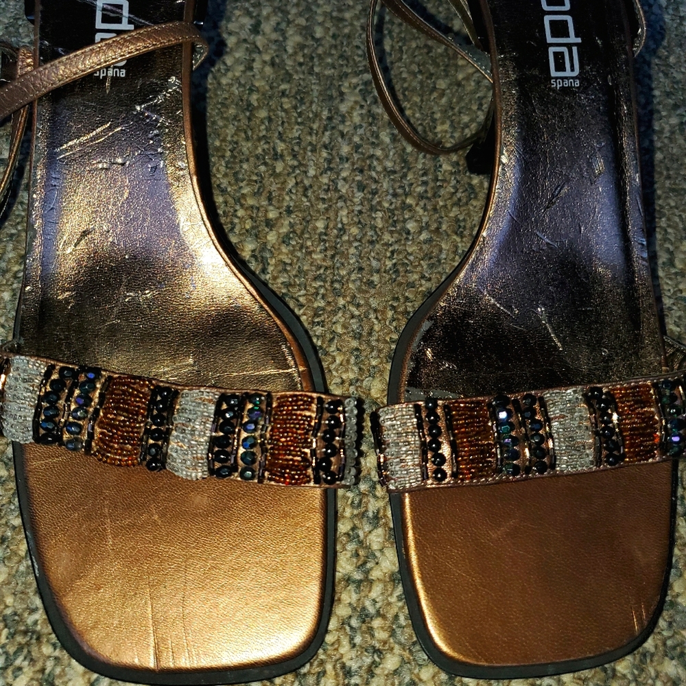 Moda spana bronze jeweled sandals